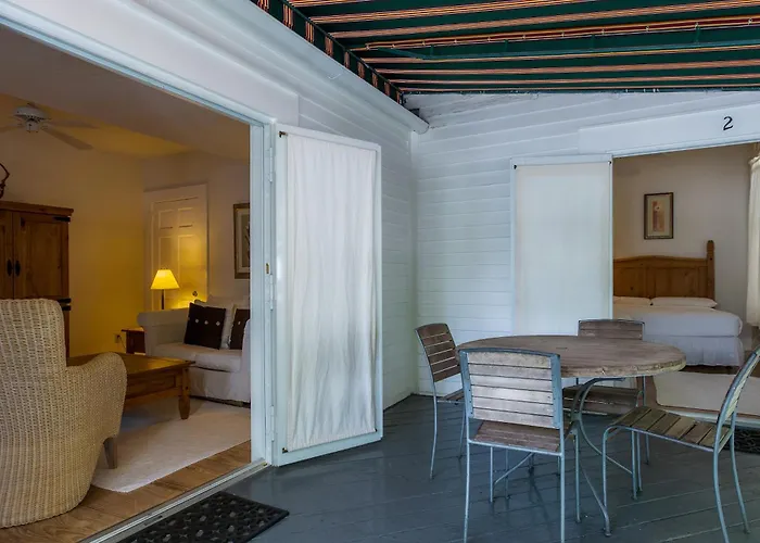 Casa 325 Guesthouse